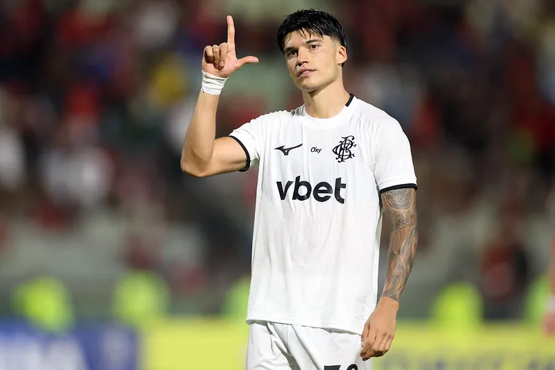 Correa marcou o gol que fechou a vitória Alvinegra