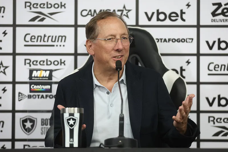 Botafogo, de John Textor, terá corte de gastos para 2026