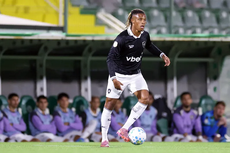 Destaque do time, Danilo não conseguiu ajudar o Botafogo a conquistar a classificação