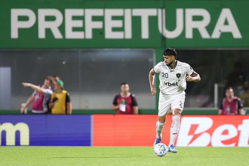 Barboza está relacionado para defender o Botafogo diante do Inter, no sábado (25)