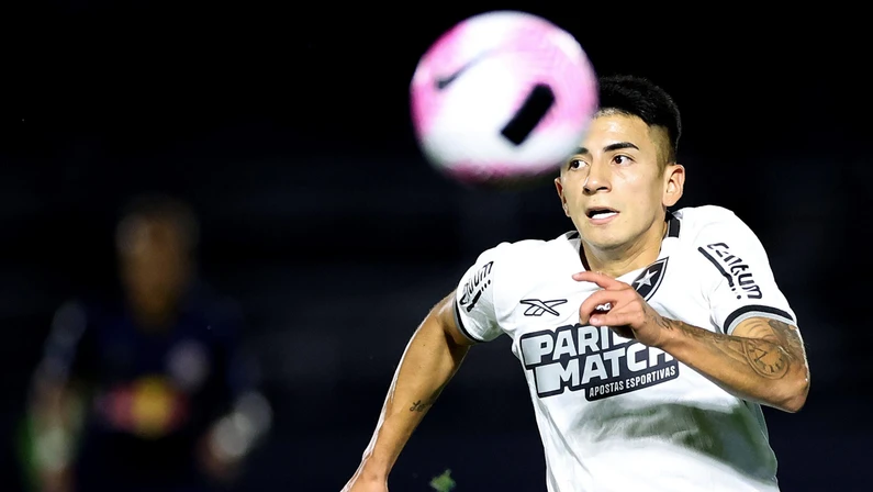 Almada foi campeão do Brasileiro e Libertadores no Alvinegro