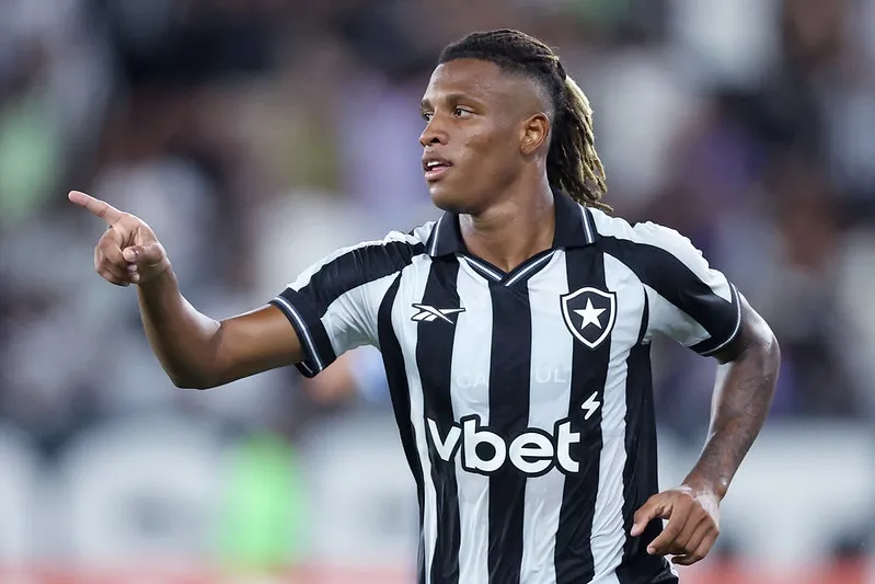 Danilo marca e decide mais uma vez para o Botafogo