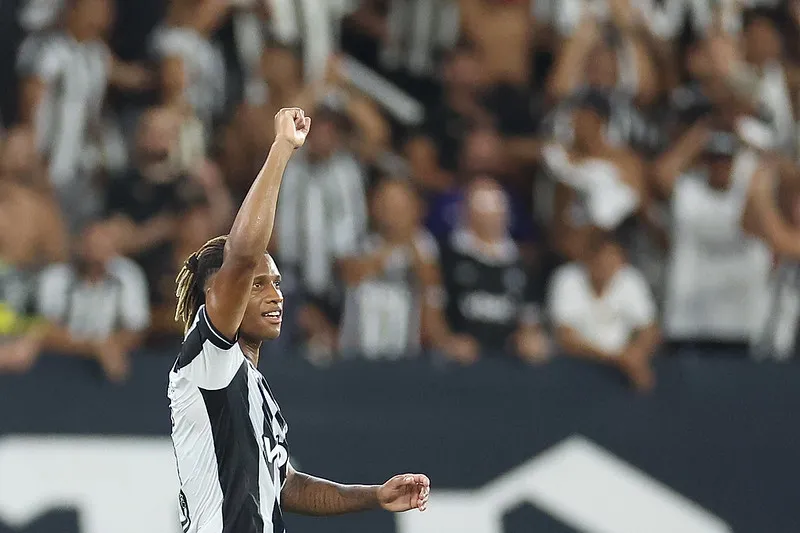 Danilo marcou o gol da classificação alvinegra