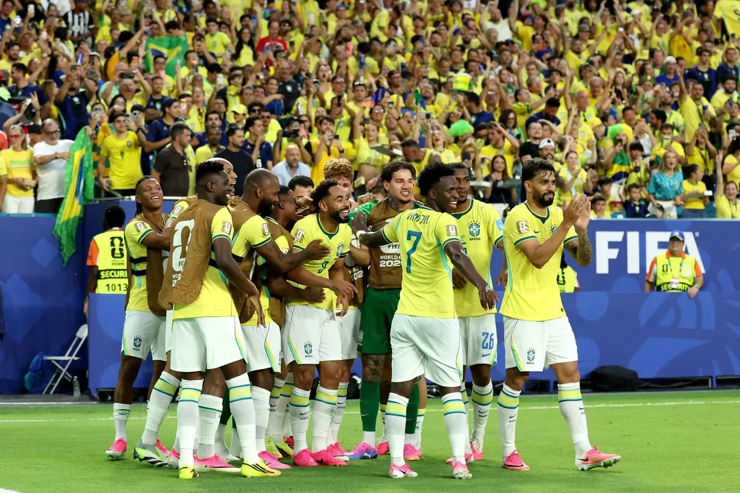 O Brasil entra em campo para enfrentar a seleção do Japão