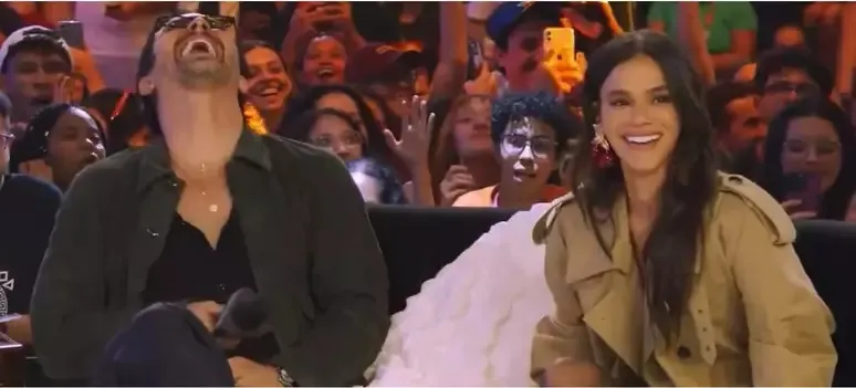 Os atores brincaram e interagiram com a plateia