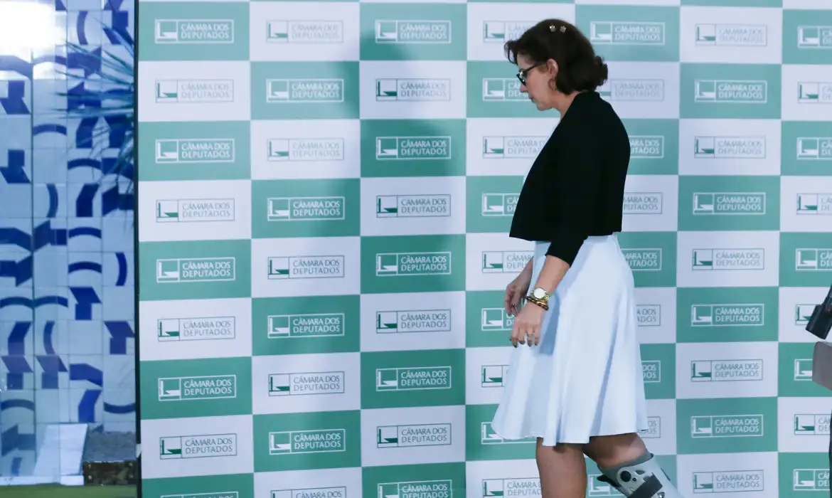 Carla Zambelli está presa na Itália depois de fugir do Brasil