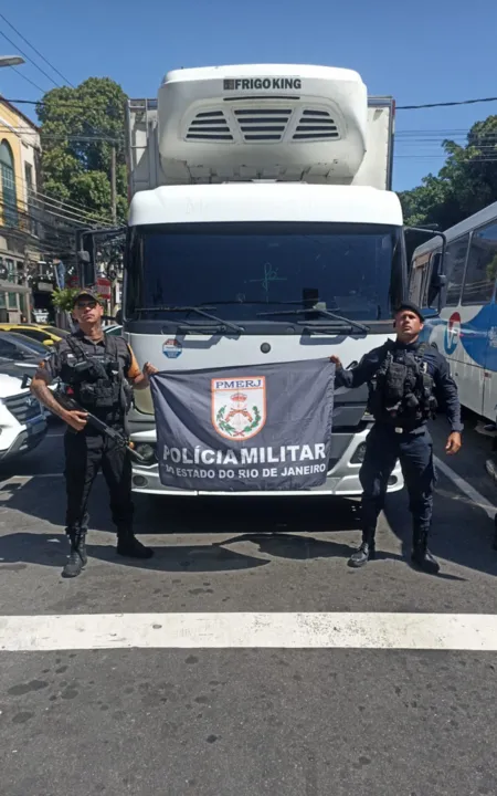 Caminhão foi recuperado intacto pela PM