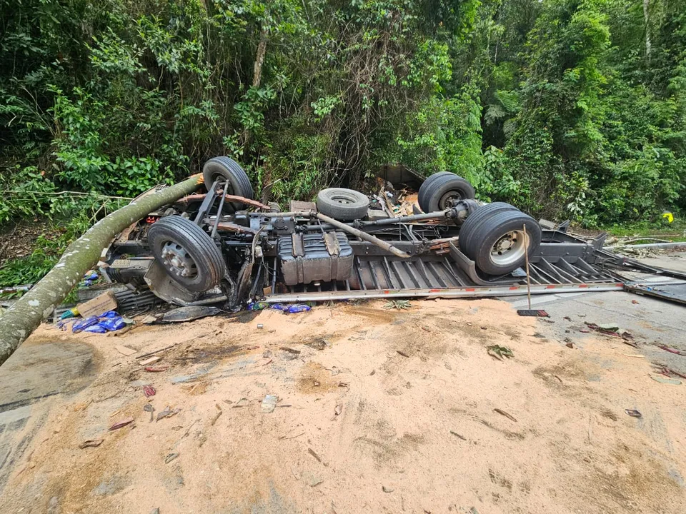 Acidente deixa um obito e um ferido.