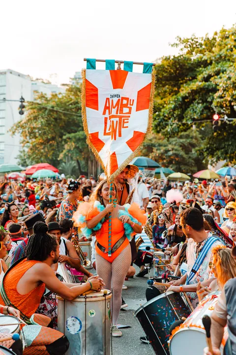 O evento ganha ainda mais animação com a apresentação da Sinfônica Ambulante