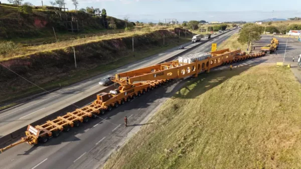 Transporte de carga de grandes proporções vai interditar a Serra durante toda madrugada