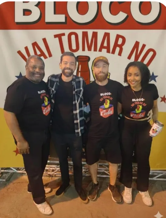 Secretário das Culturas, Leonardo Giordano , em evento, com a diretoria da agremiação