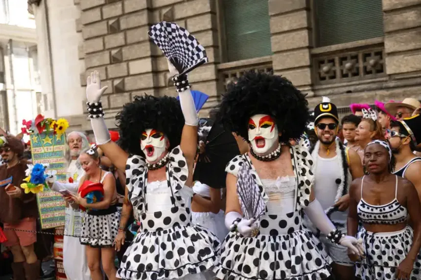 Pelo terceiro ano consecutivo, o bloco mantém a parceria com a Liga Amigos do Zé Pereira, o bloco Vagalume O Verde e o Parque Nacional da Tijuca/ICMBio