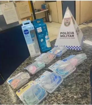 Material encontrado com a suspeita