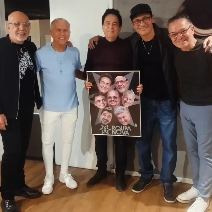 Desenho idealizado por Dan foi entregue no último fim de semana, durante show da banda em uma casa noturna do Rio