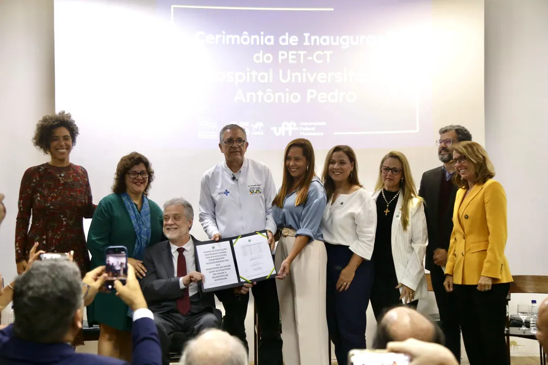 O Hospital Universitário Antônio Pedro (Huap), da Universidade Federal Fluminense (UFF), inaugurou nesta terça-feira (4) o primeiro equipamento de Tomografia por Emissão de Pósitrons associada à Tomografia Computadorizada (PET-CT)