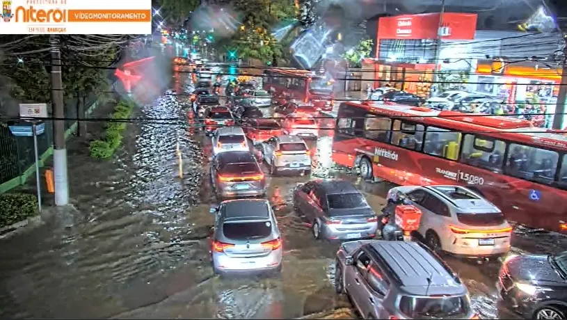 Chuva forte 'travou' as cidades de Niterói e São Gonçalo