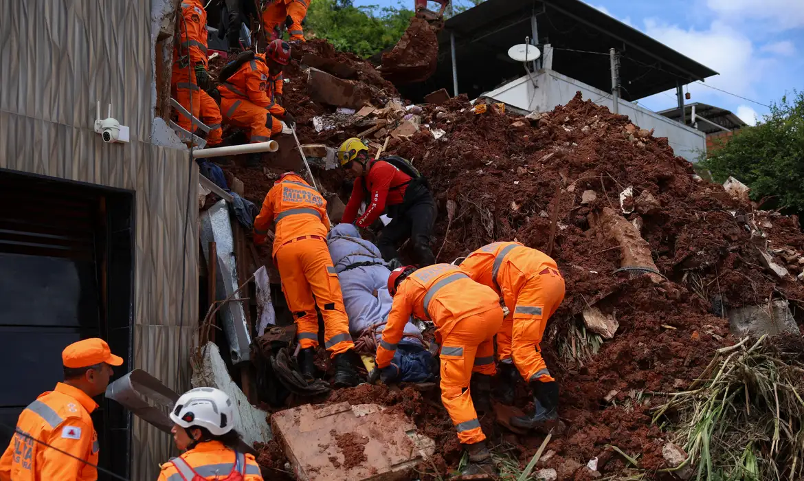 Até o momento cerca de 5 mil pessoas estão desalojadas e 500 pessoas confirmadas como desabrigadas