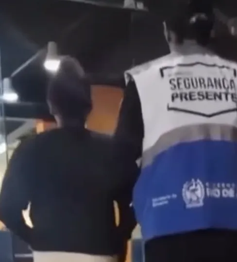 A cliente foi encaminhada para a 77ª DP (Icaraí), onde o caso foi registrado inicialmente como lesão corporal