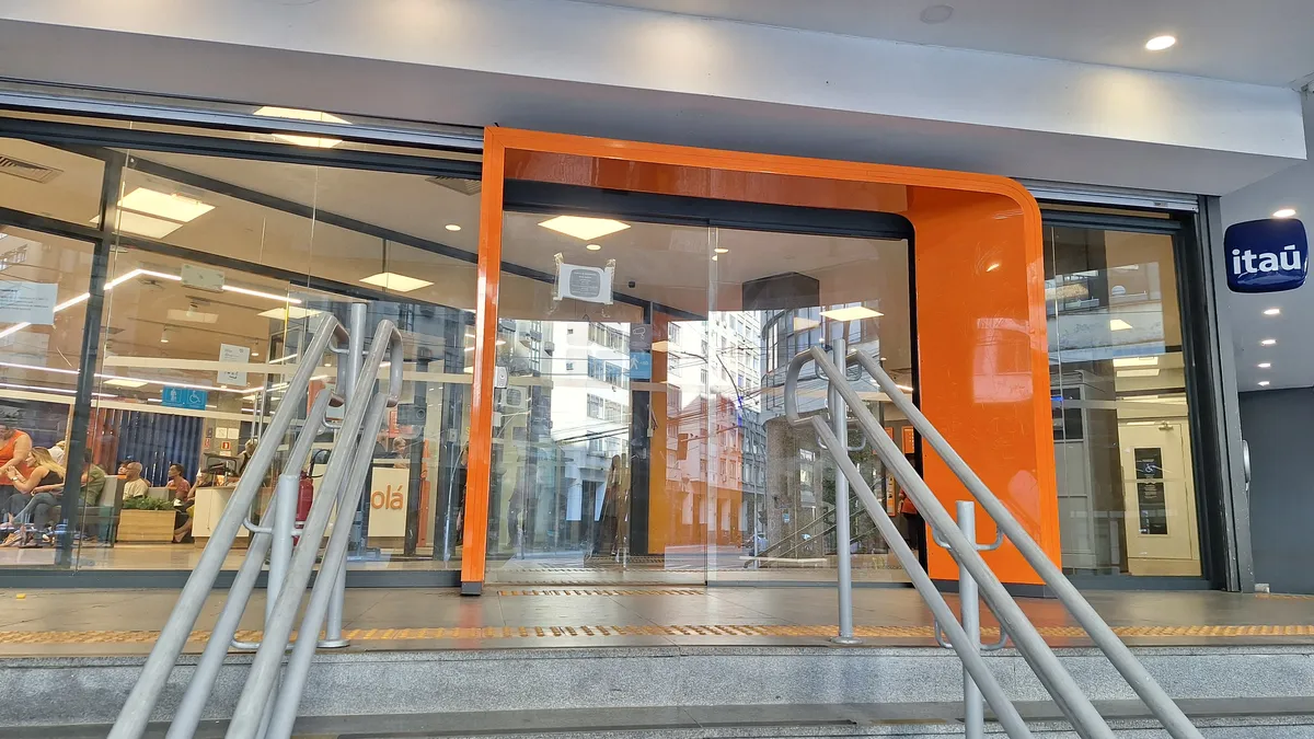 Atendimento do banco Itaú do Centro de Niterói gera reclamações de clientes