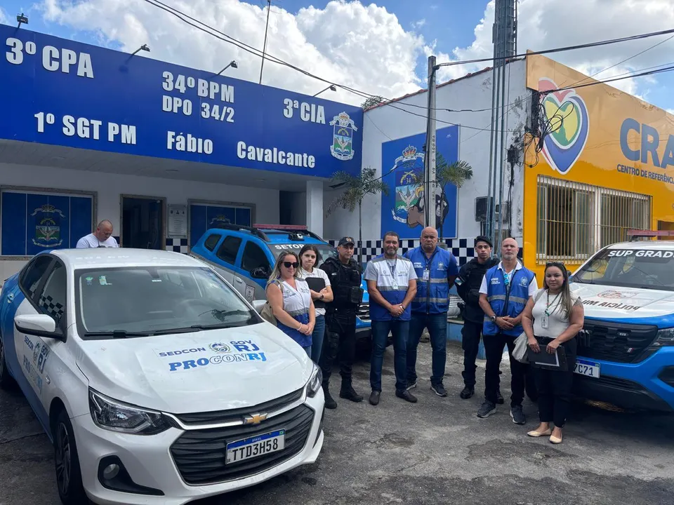 Em Magé, uma clínica foi interditada após os fiscais constatarem a ausência de responsável técnico, requisito obrigatório para o funcionamento