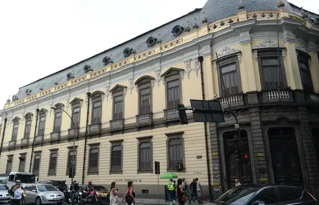 Gratuito, o curso tem como objetivo desenvolver habilidades iniciais de comunicação em Libras, além de promover o conhecimento sobre a cultura e a comunidade surda