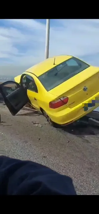 Um dos carros quase caiu da Ponte Rio-Niterói