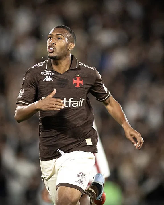 Antes de Diniz, Rayan havia finalizado 10 vezes em sete partidas. Ele tinha uma média de 1,43 chutes por jogo. Com Fernando Diniz, são 65 arremates em 20 rodadas, elevando a média para 3,25 chutes por jogo