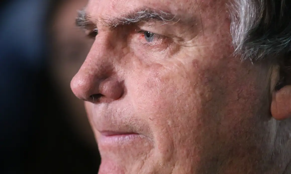 Este é o terceiro procedimento cirúrgico de Bolsonaro para bloquear o nervo frênico e tentar conter as crises de soluços