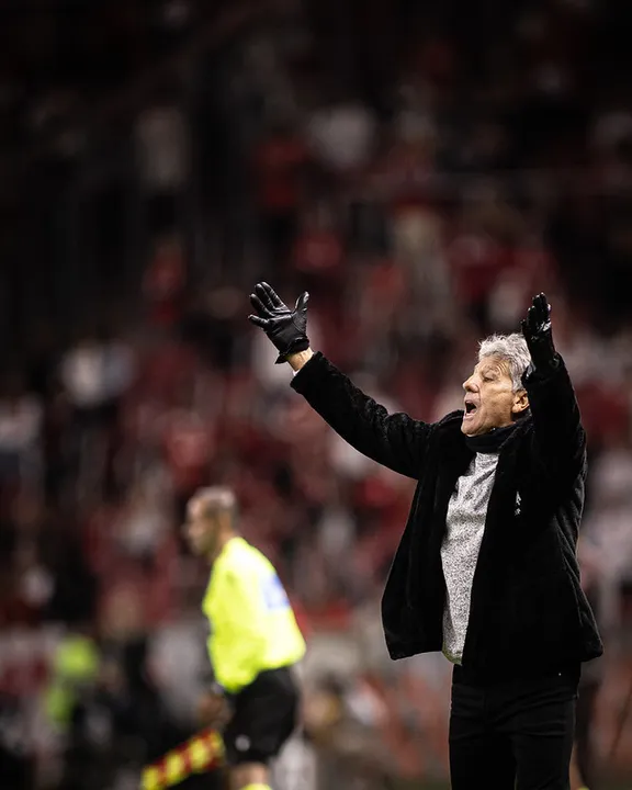 Renato Gaúcho estava suspenso e nem viajou para o Paraguai