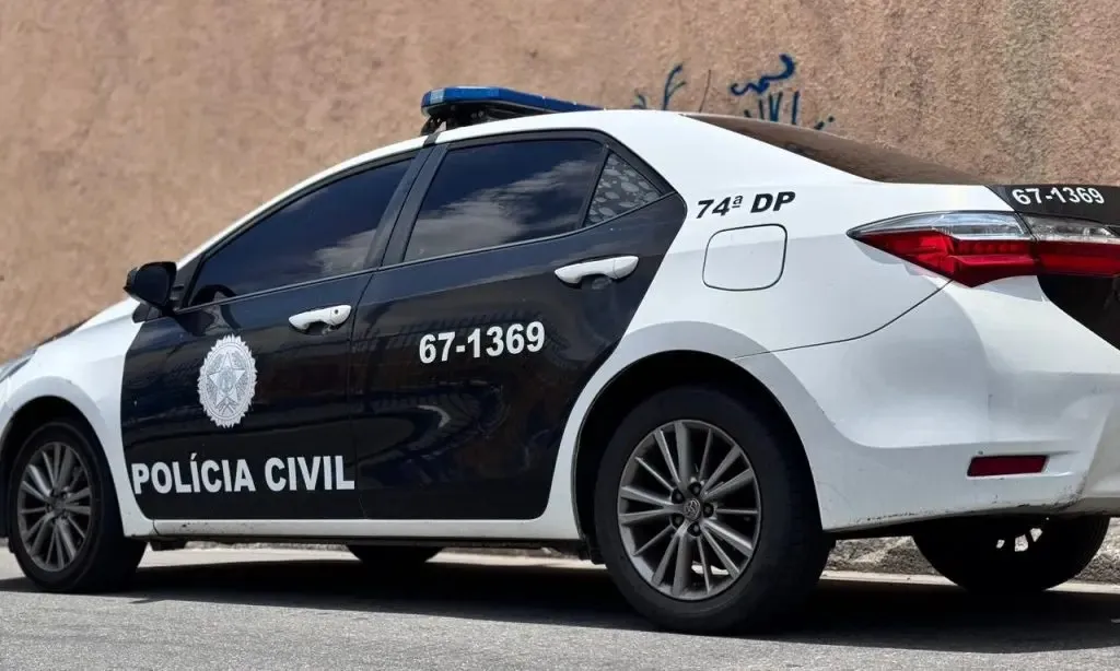 Agentes da 74ª DP (Alcântara), prendem homem acusado de tentativa de feminicídio em São Gonçalo