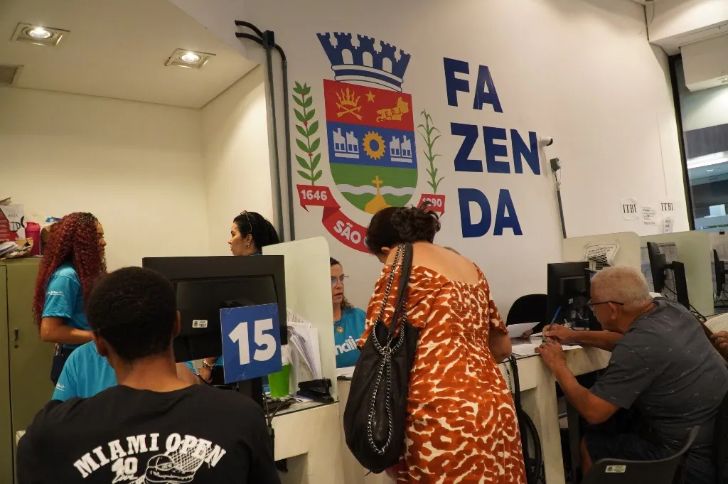 O atendimento acontece de segunda a sexta-feira, das 9h às 17h