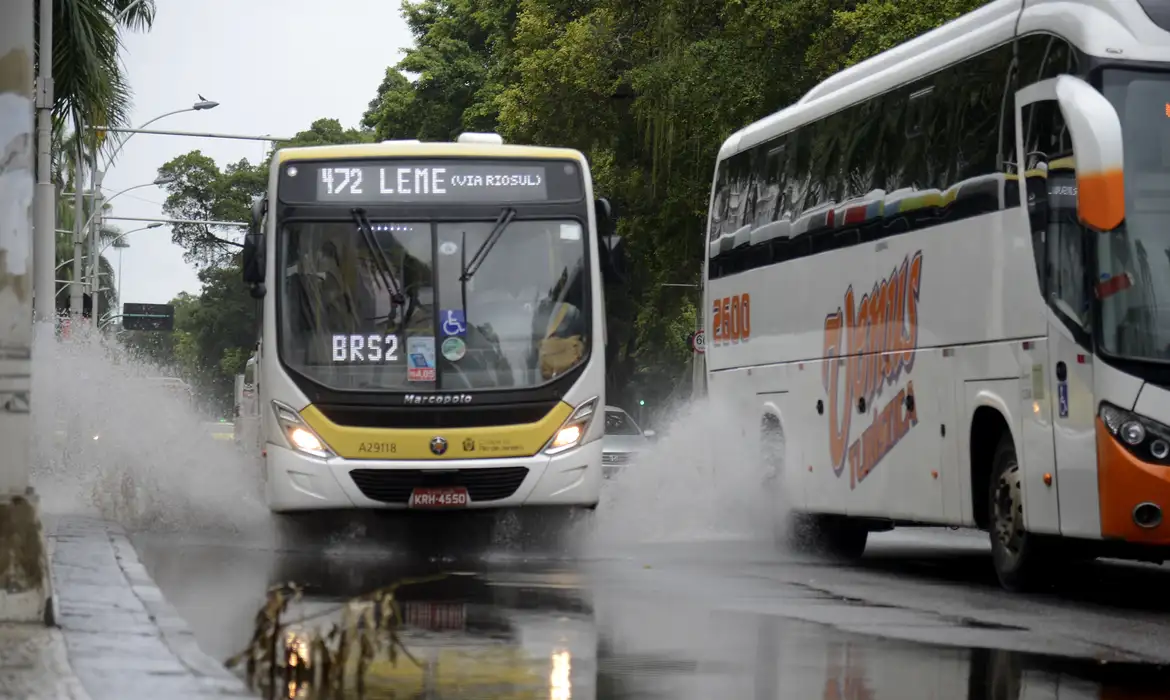 Há previsão de chuva entre 20 e 30 mm por hora, podendo chegar a 50 mm por dia