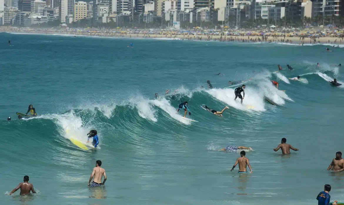 Durante as datas de feriados, os trabalhadores podem emendar alguns dias a mais de descanso