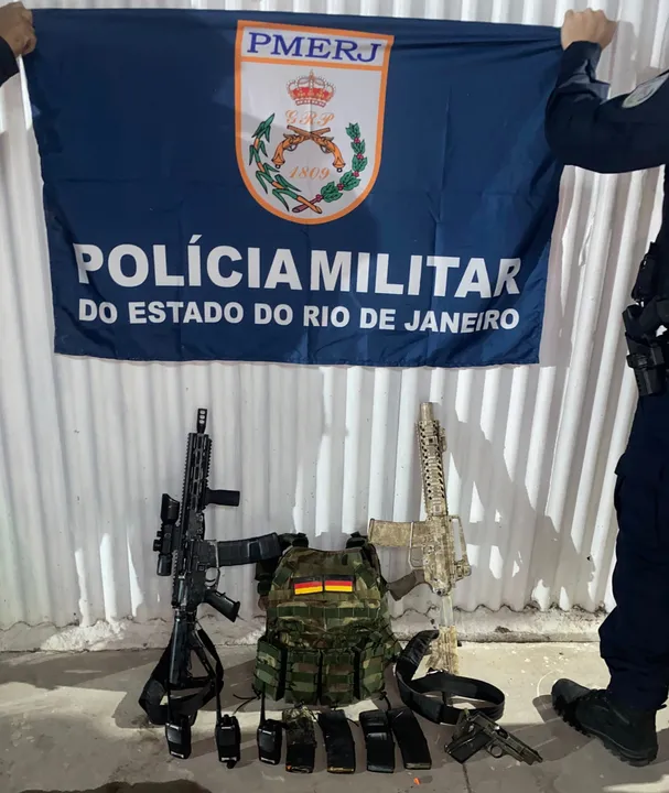 Apreensão feita por agentes da PM após confronto armado