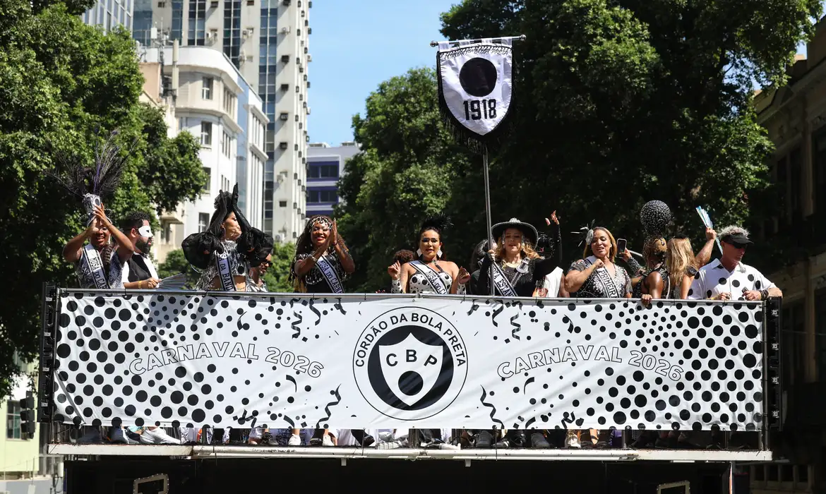 Cordão do Bola Preta desfilou neste sábado (14)