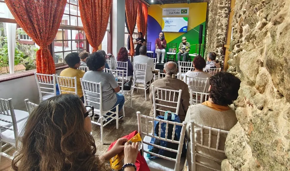 Mesa "A importância das academias de letras para o cordel", reuniu os acadêmicos Jordão Pablo de Pão (AGLC/AFL) e Zé Salvador (AGLC/ABLC)