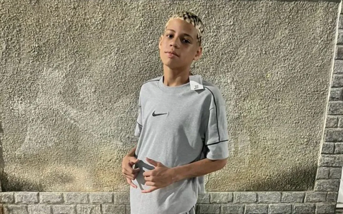 Ainda segundo a família, eles souberam da morte do adolescente por uma foto