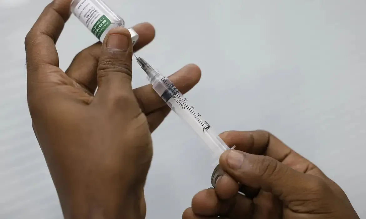 Quem tem a partir dos 12 anos de idade também pode ser imunizado com a dose de reforço