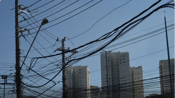 A criança teria encostado em uma estrutura de ferro energizada