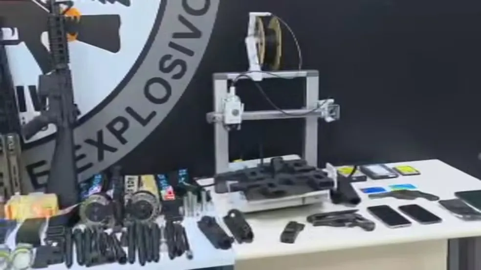 Impressora 3D utilizada por criminosos para construir armas em Rio das Pedras