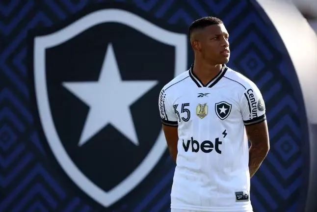 Danilo tenta retornar ao Botafogo ainda nesta reta final de temporada
