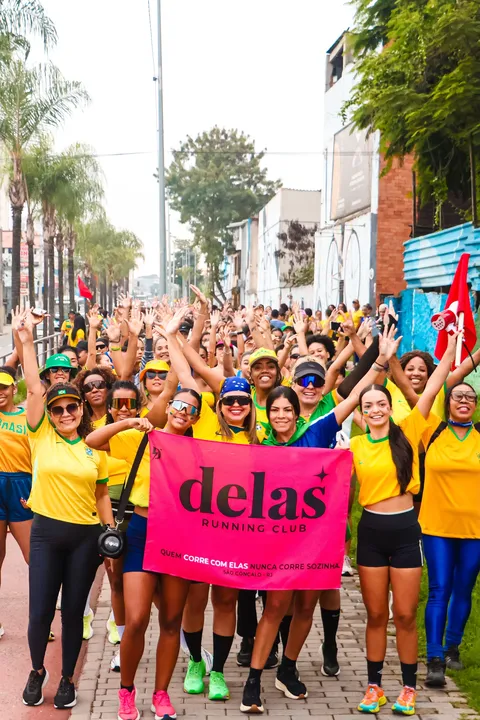 A influenciadora Gabriella Victor, de 21 anos, criadora do movimento que reúne mulheres de todas as idades na cidade