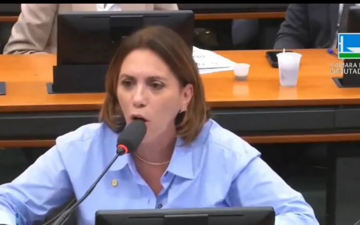 Deputada Socorro Neri ameaça Erika Hilton com Lei Maria da Penha