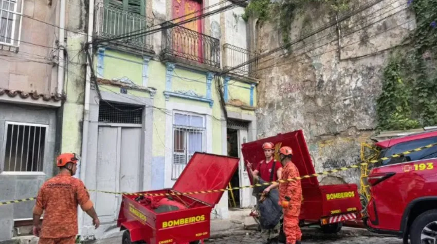 Equipes do Corpo de Bombeiros foram acionadas para o local