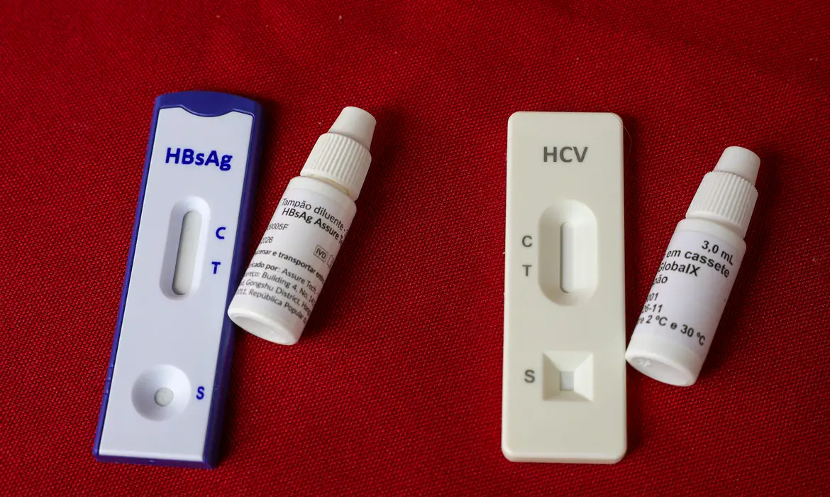 A hepatite é uma inflamação que agride o fígado