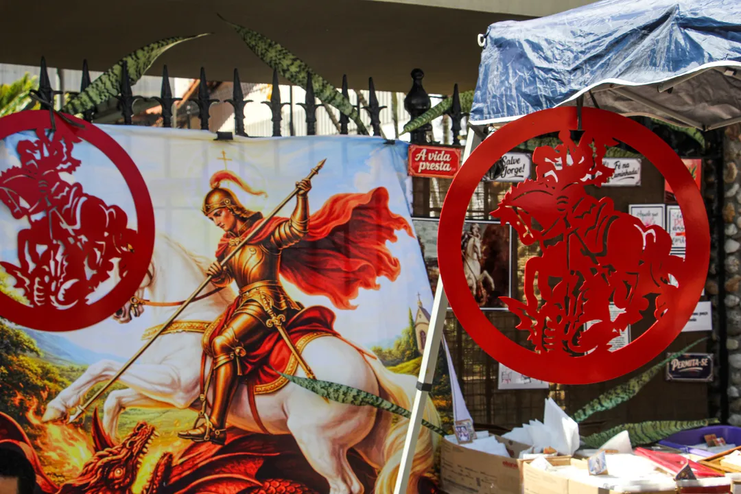 Dia de São Jorge reuniu centenas de devotos em Niterói e São Gonçalo