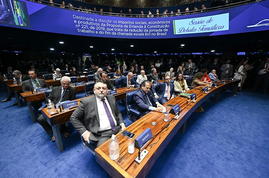 O presidente do Senado tem se reunido com os setores interessados no tema para discutir a proposta