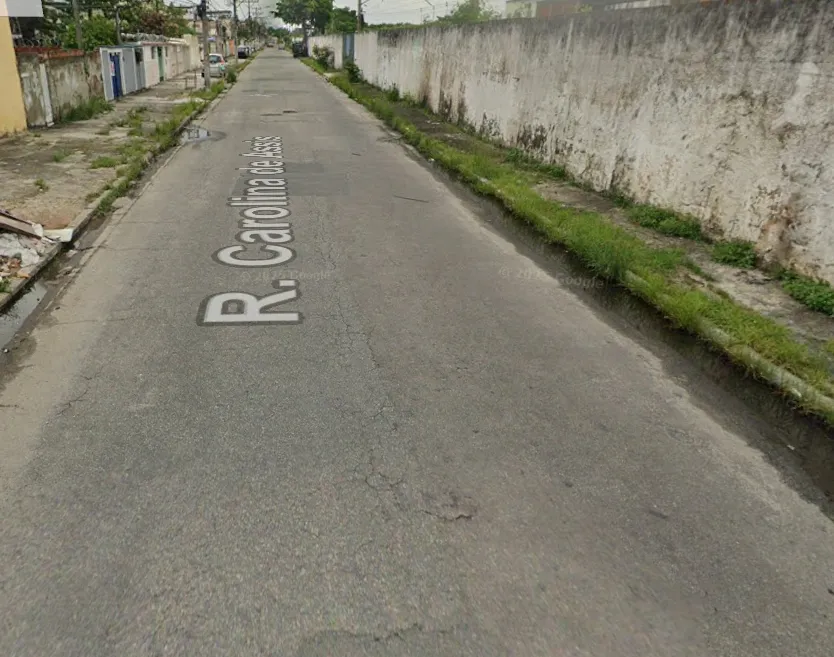 Rua Carolina de Assis, em Marechal Hermes, na Zona Norte