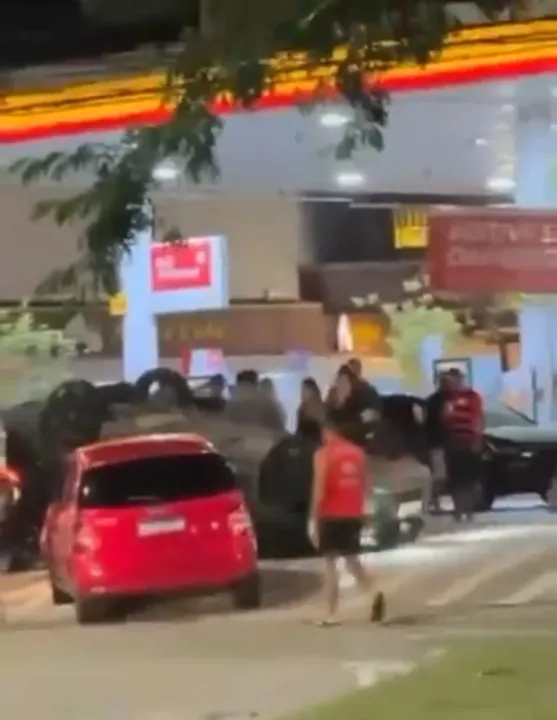 O acidente ocorreu dentro de um posto de combustíveis