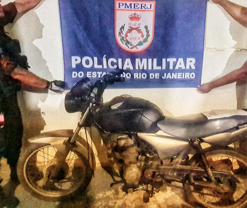 A motocicleta permaneceu apreendida para os procedimentos legais
